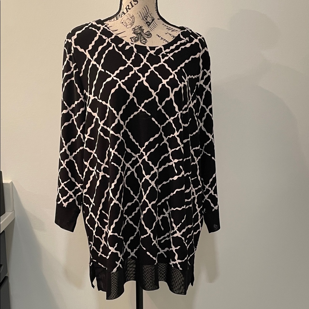 Anne Klein Black and White Tunic Top